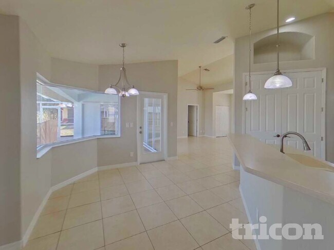 Foto del edificio - 4090 W Price Blvd