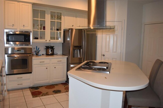 Building Photo - 495 Mariners Dr