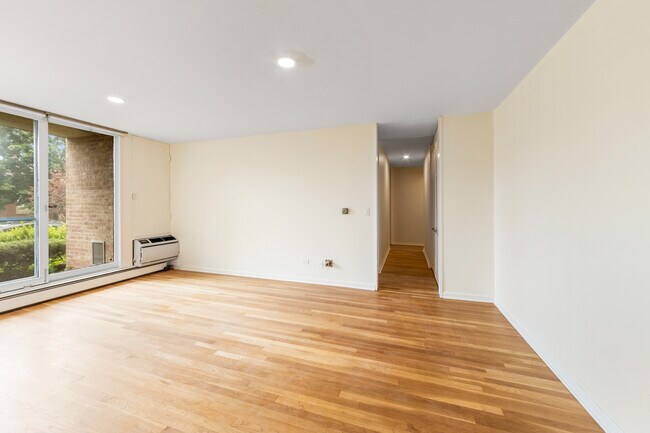 Foto del edificio - 5435 N Artesian Ave