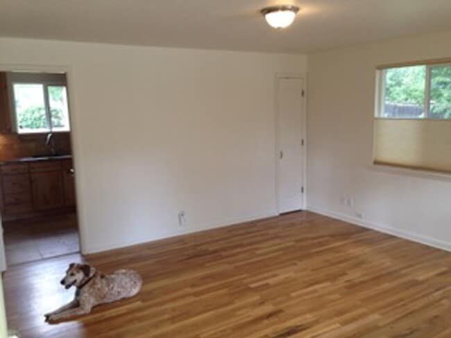 Building Photo - 945 Grape Ave