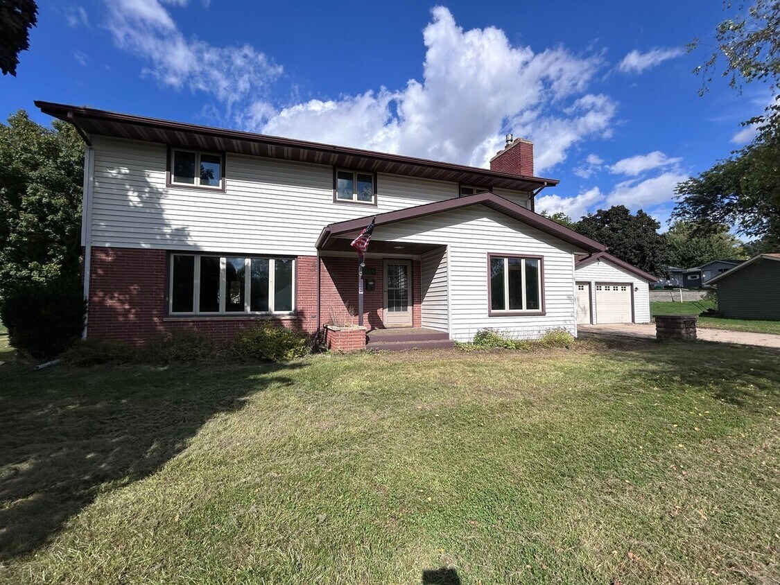 Primary Photo - Spacious 4-Bedroom Home