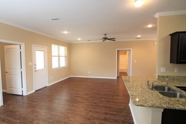 Foto del edificio - Coming Soon! Gorgeous 3 Bedroom Home in Th...