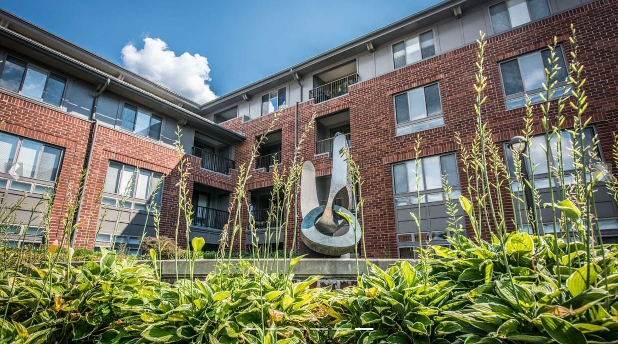 2Br/2Bth, Great location! Modern complex, Laundry in unit! - 3Br/1.5Bth,Great location! Right on T