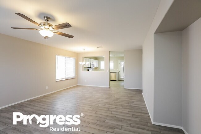 Foto del edificio - 9243 E Carmel Ave