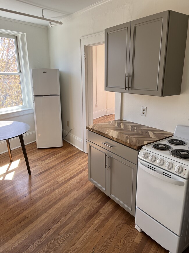 Foto del edificio - 773 Haywood Rd