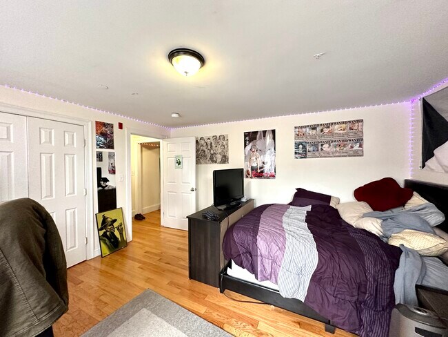 Foto del edificio - 107 Fisher Ave