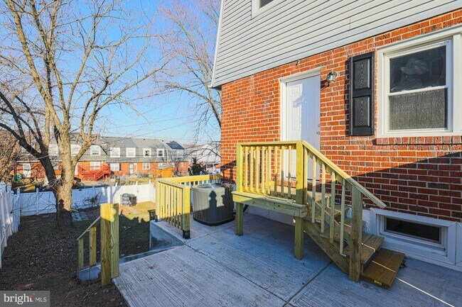 Building Photo - 5676 Arnhem Rd