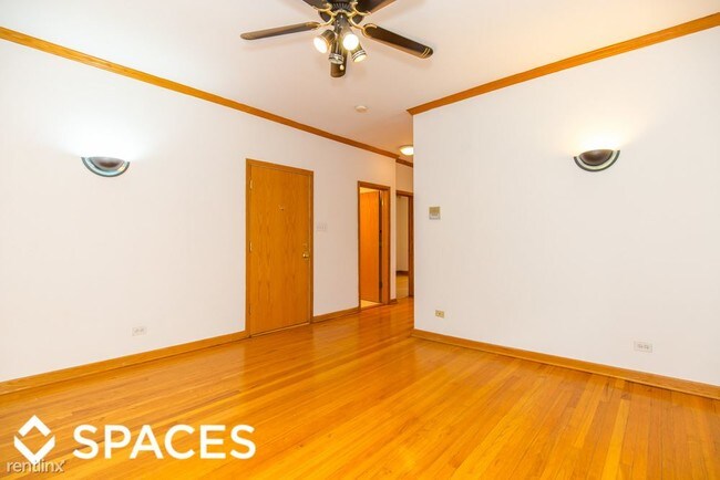 Building Photo - 642 W Buckingham Pl