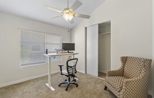 Foto del edificio - *Special Offer*Charming 4 Bedroom/2 Bath S...