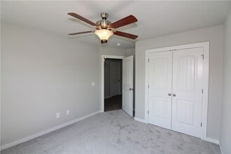 Building Photo - 411 Barbet Dr