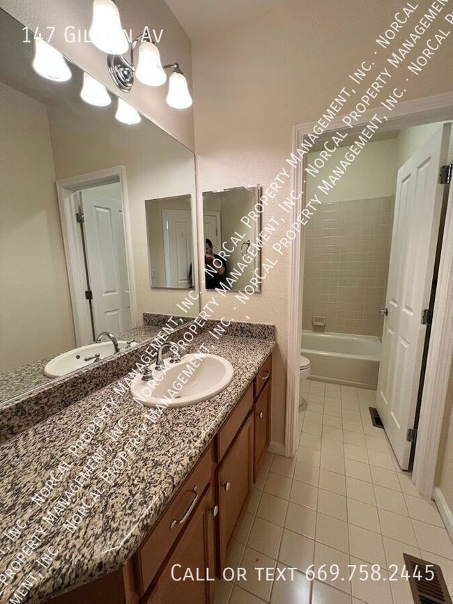 Foto del edificio - 147 Gilman Ave