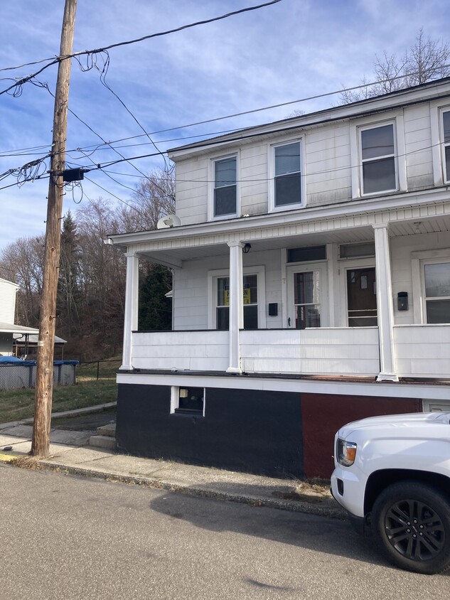 Primary Photo - 7 N Price St