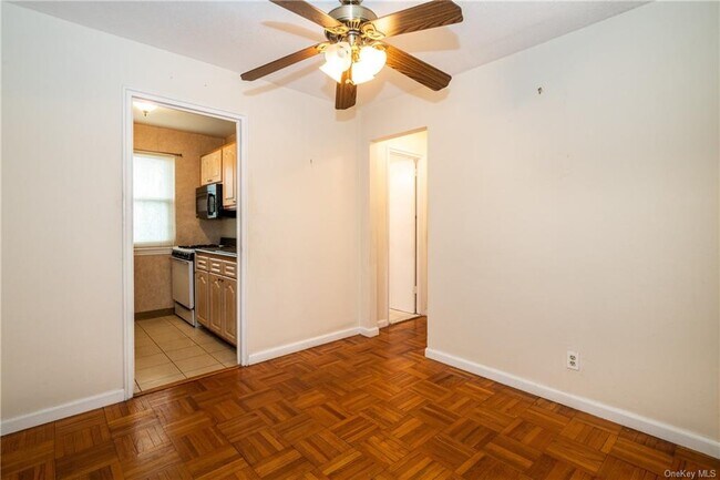 Building Photo - 450 Pelham Rd