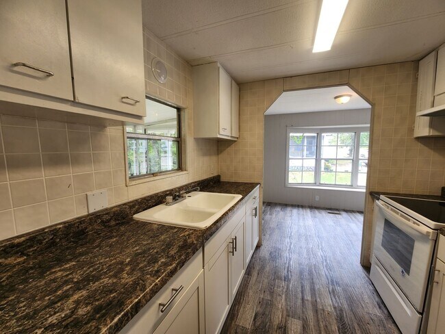 Foto del edificio - 654 SE 128th Ave