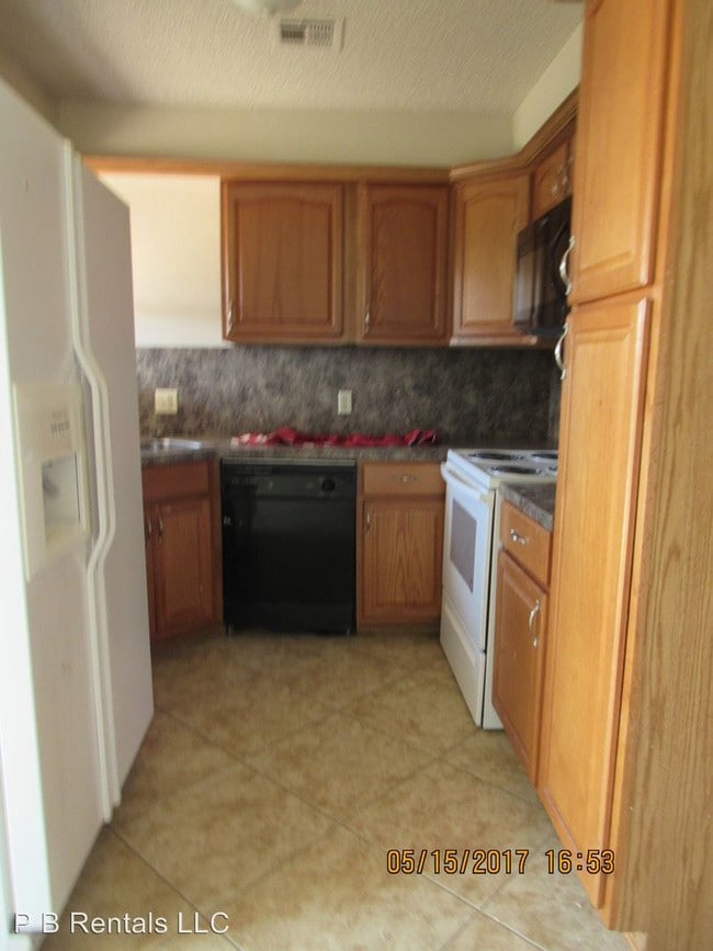Building Photo - 3 br, 2 bath House - 7019 NW Kingsbury Ave.
