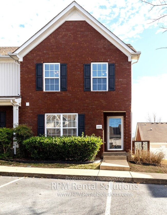 Building Photo - Amazing Smyrna 3BR townhome END-UNIT, just 1 mile from I-24!