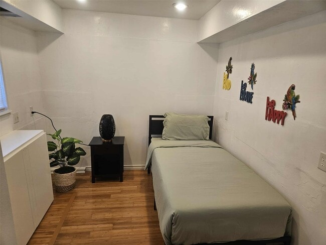 Building Photo - 812 Marlin St