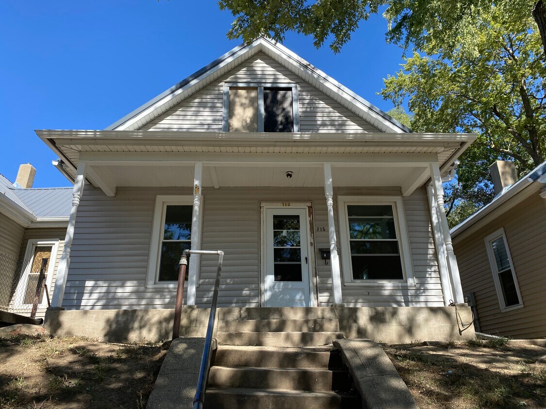 Primary Photo - 715 W 2nd St