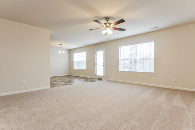 Building Photo - 46 Yosemite Ln