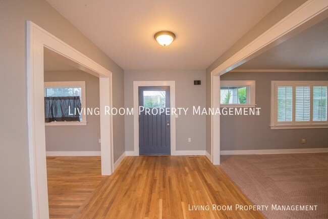 Building Photo - 1926 Fully Remodeled Farmhouse with a Fenc...