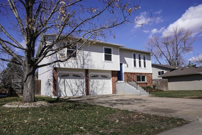 Building Photo - Beautifully Updated 4B/2B in Central Fort ...