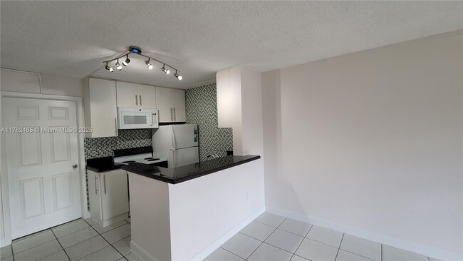 Foto del edificio - 7155 Miami Lakes Dr
