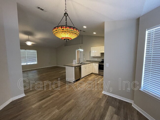 Building Photo - 10337 Wailuku Dr