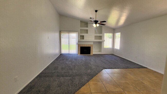 Building Photo - 2032 E Catclaw St