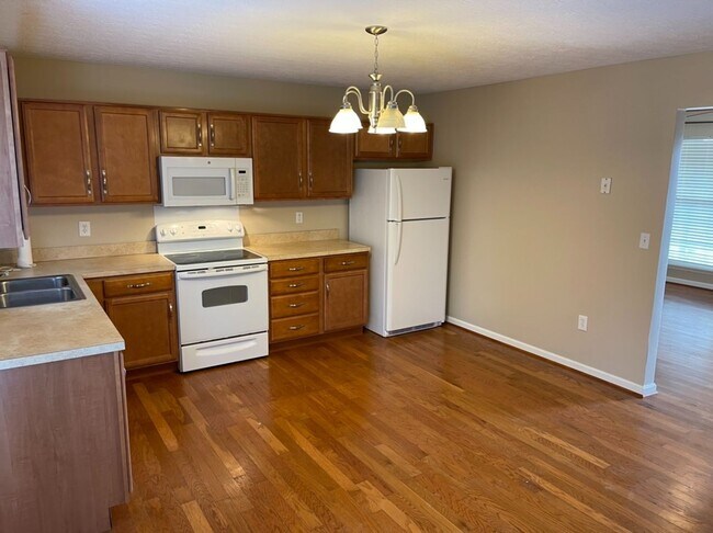 Building Photo - 3 Bed 2 Bath Home For Rent Eminence