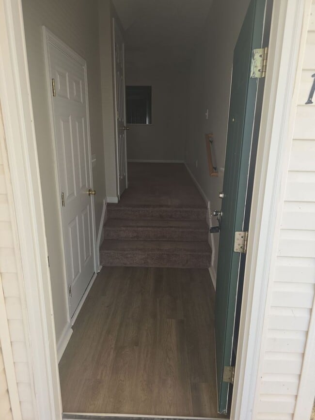 Building Photo - Summit Parkway, 3 bed 2.5 bath house.