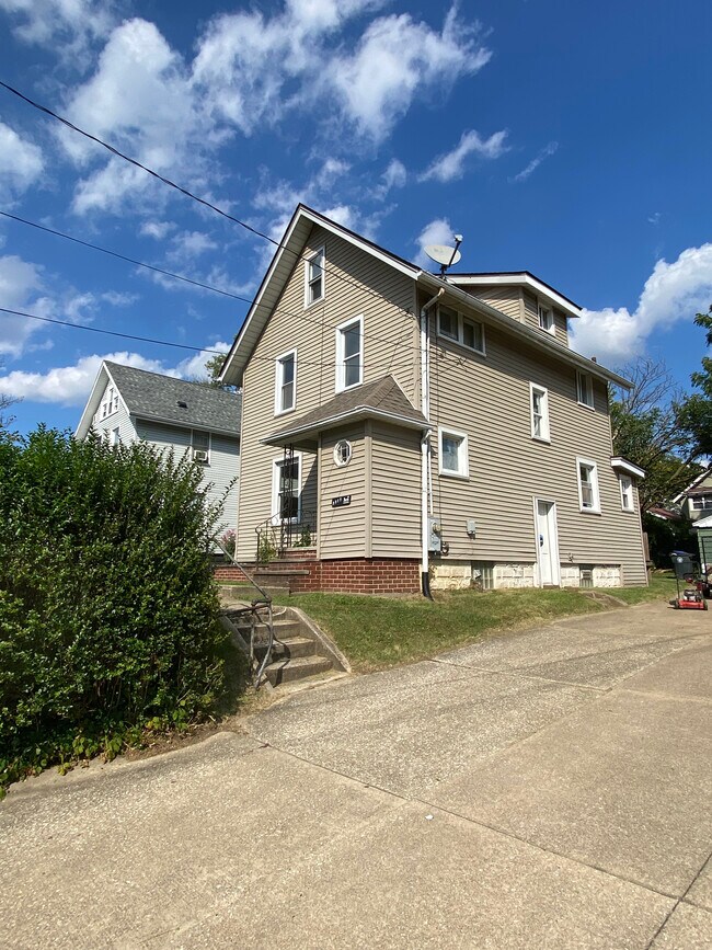 Building Photo - 2317 11th St SW