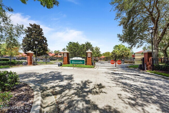 Foto del edificio - 632 Briar Way Ln