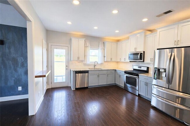 Foto del edificio - 821 Westmoreland Circle Northwest