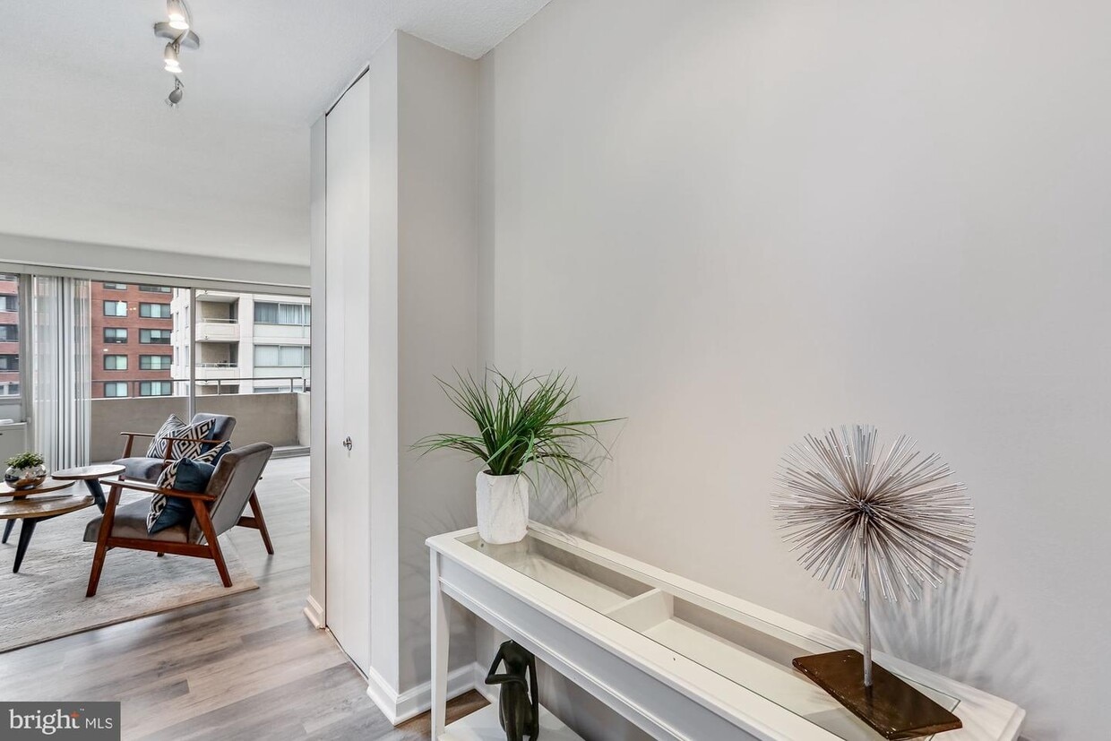 4515 Willard Ave Unit 1411S, Chevy Chase, MD 20815 Room for Rent in