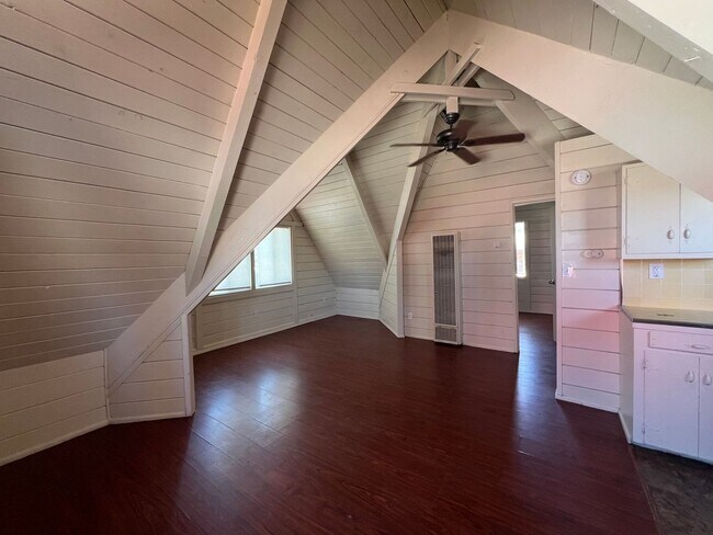 Foto del edificio - Cozy 1 Bedroom Apartment Located Near Free...