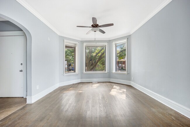Building Photo - 2544 N Harding Ave