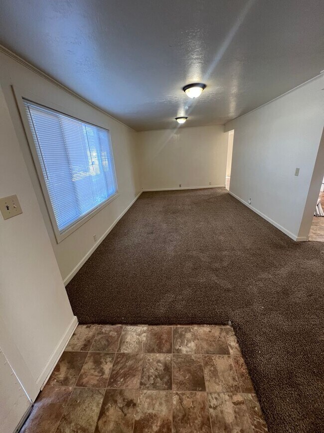 Foto del edificio - Room to spread out in this 3 Bedroom and 2 Bathroom - Pets Welcome