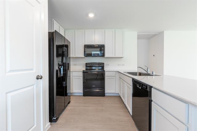 Foto del edificio - 221 Poplar Pl