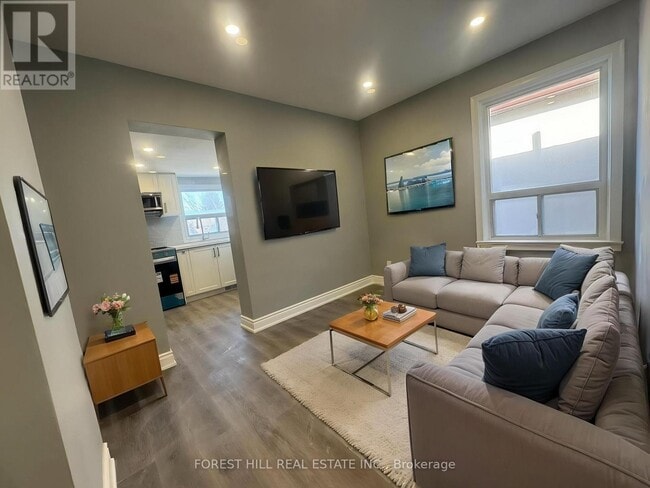 Building Photo - 32 Earlscourt Ave