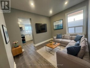 Building Photo - 32 Earlscourt Ave