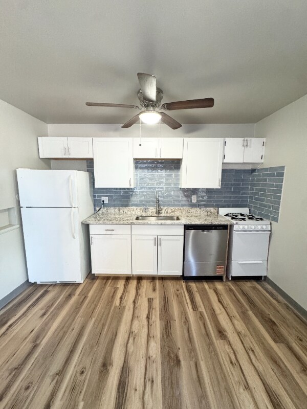 Foto del edificio - 319-321 E Brookside St
