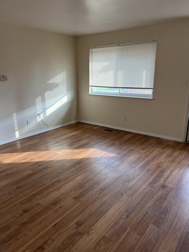 Foto del edificio - 5434-5434 Misty Ln