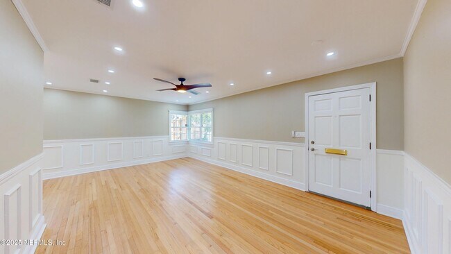 Foto del edificio - 1455 Riverbirch Ln