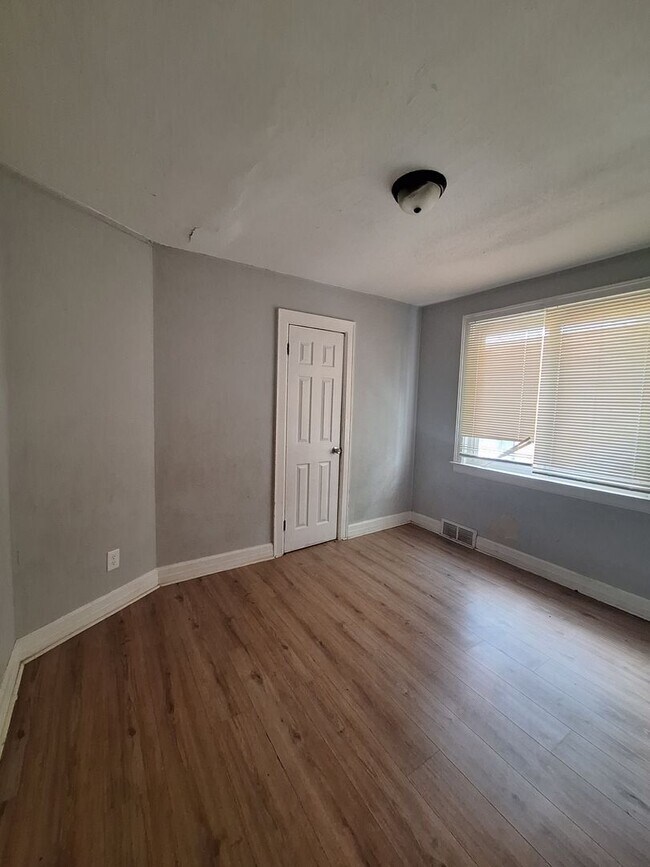 Foto del edificio - 15716 Cherrylawn St