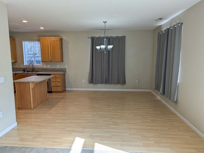 Building Photo - 1382 Glacier View St SE