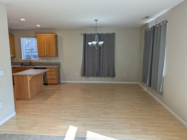 Foto del edificio - 1382 Glacier View St SE