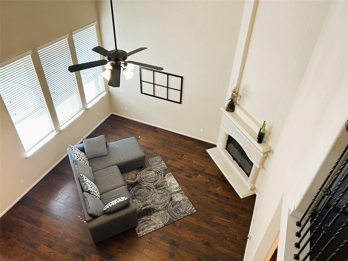 Foto principal - 6819 Hunters Trace Ln