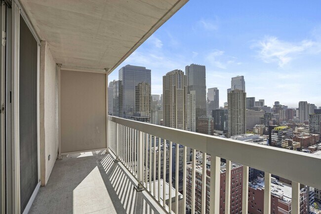 Foto del edificio - 598 N State St