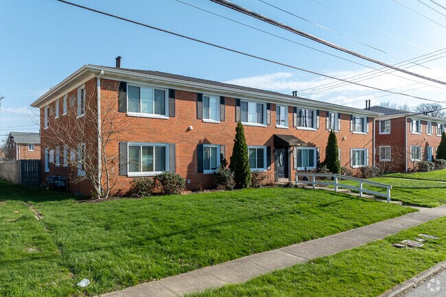 Foto del edificio - 2181 Cypress Dr