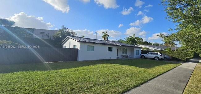 Building Photo - 10900 SW 107th Ave